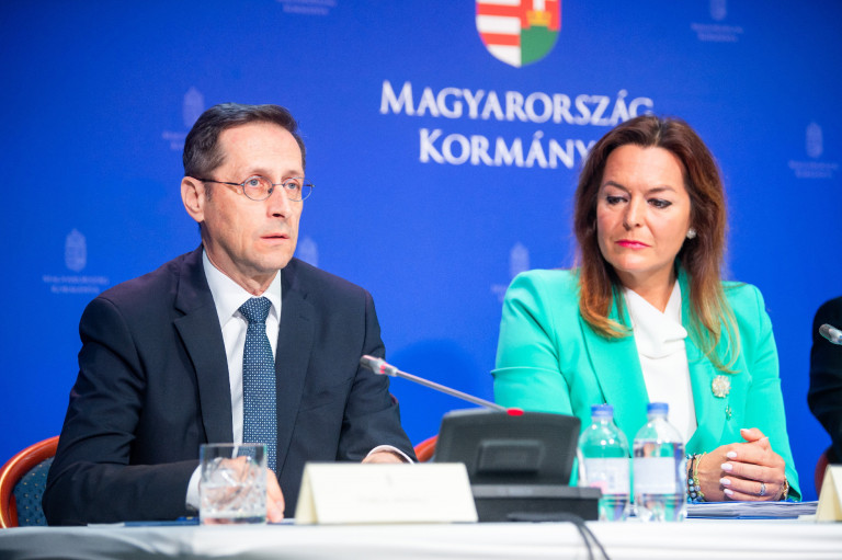 Varga Mihály: 675 milliárdnyi beruházást halaszt el a kormány