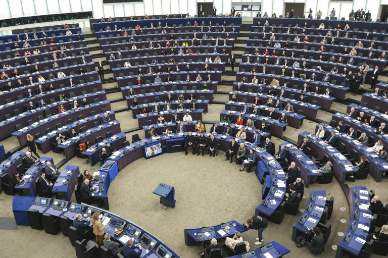 Megszavazta az EP, hogy blokkolják a magyar pénzeket