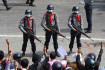 Mianmar: Éles lőszerrel lőttek a tüntetőkre