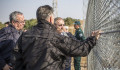 Miközben Orbán a bolgár kerítésnél kampányolt, Juncker gyakorlatilag kimondta, hogy nem akar kötelező kvótát