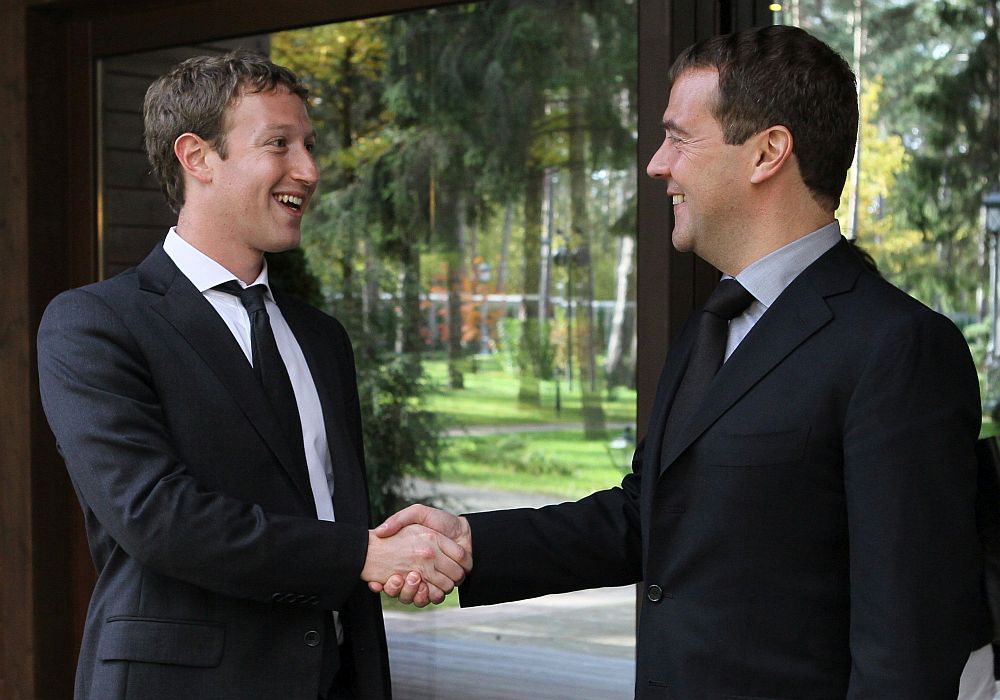 Zuckerberg és Medvegyev orosz miniszterelnök 2012-ben