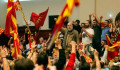 Több száz tüntető tört be a macedón parlamentbe