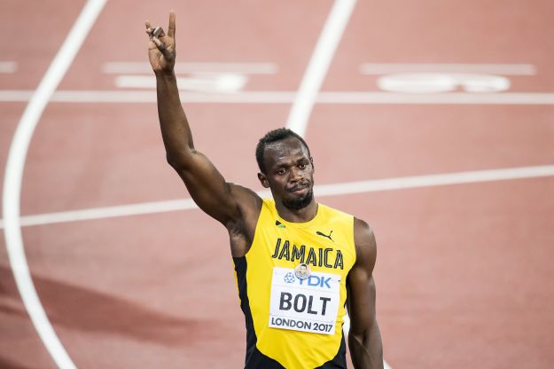 Usain Bolt int a közönségnek
