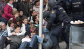 Áldatlan állapotok Spanyolországban: több száz sérült, a kormányfő tagadja a népszavazás tényét