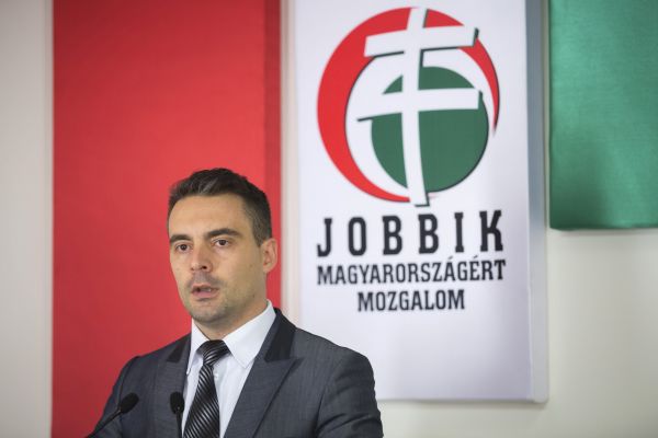 Vona Gábor, a Jobbik elnöke Coming out. Gyarló ember vagyok címmel sajtótájékoztatót tart