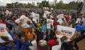 Ezrek tüntettek a zimbabwei elnök, Mugabe ellen