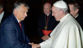 Orbán Viktor most fog kiszaladni a világból: Ferenc pápa megint borsot tör az orra alá