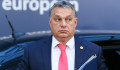Orbán Viktor úgy menekül az újságírók elől, ahogy csak tud: már Brüsszelben sem állt ki a sajtó elé