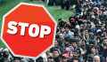 Eltiltotta a Kúria a kormányt a Stop-plakátok használatától, a Fidesz az Alkotmánybírósághoz fordul