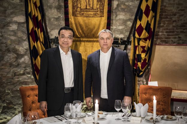 Orbán Viktor Li Ko-csiang kínai miniszterelnökkel vacsorázik