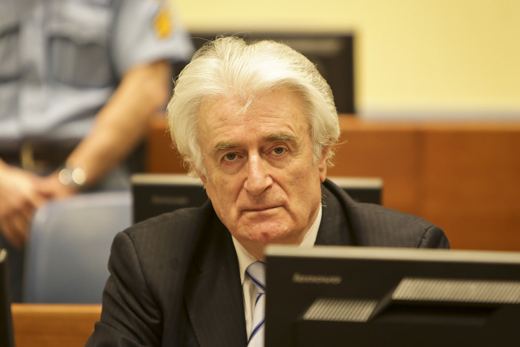 Életfogytiglant kaphat Radovan Karadžić