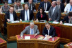 Megszavazták az alaptörvény-módosítást és a Stop Sorost, a Jobbik is beállt mögéjük