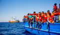 Nem engedne az olasz kormány menekültekkel teli civil mentőhajókat Olaszország kikötőibe