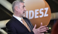 Erős nap: a Fidesz-szóvivő egy percen belül köpte szembe saját múltját és pártját