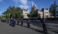 Újabb tüntetőket vittek el a rendőrök a Kossuth térről