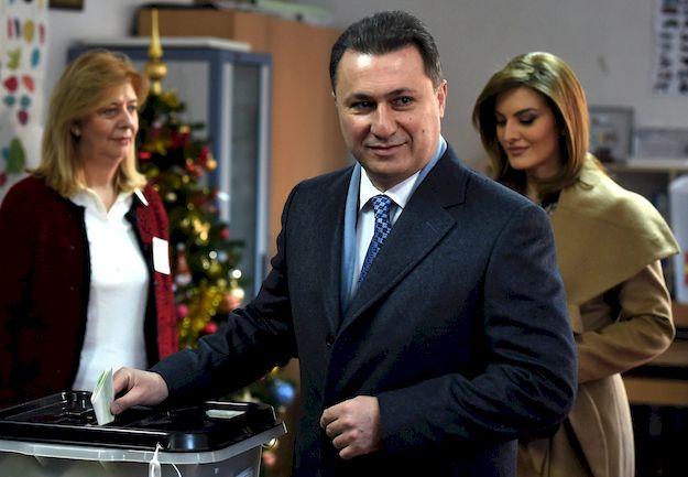 Hiába szavazott magára (Gruevszki voksol a 2016-os választáson)