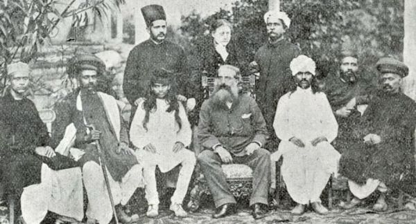 Henry Steel Olcott középen, 1881, Bombay
