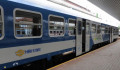 Ablakot törtek az utasok, mert egy klíma nélküli vonatban ragadtak a Keletiben