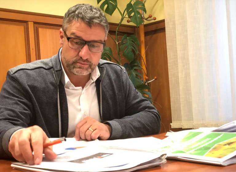A régi polgármester Simonka legújabb kihívója a pusztaottlakai választáson