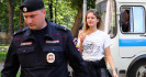 Épphogy kiengedték, újra letartóztatták a Pussy Riot egyik tagját Moszkvában