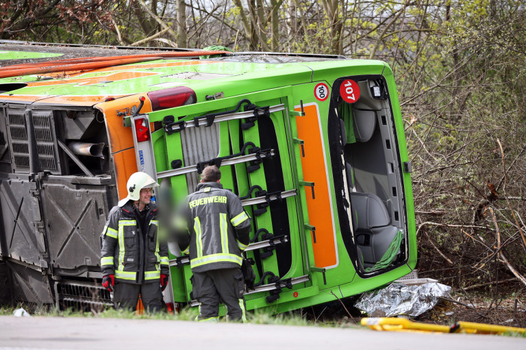 Felborult egy Flixbus Németországban, legalább öten meghaltak