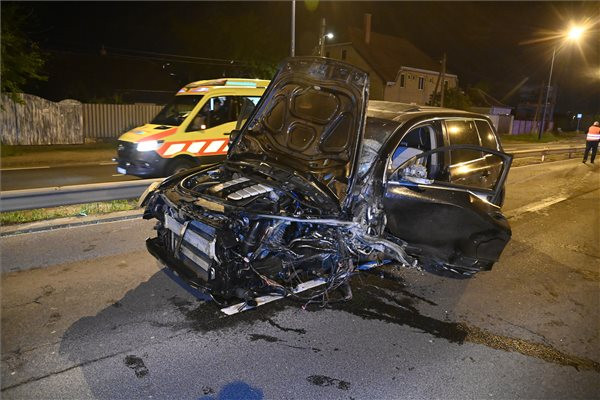 Három autó ütközött éjszaka Ferihegynél, ketten meghaltak