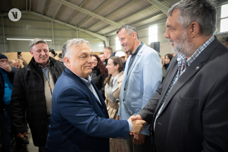 Orbán Viktor óriásit kamuzott arról, hogy ő lenne az első falusi miniszterelnök