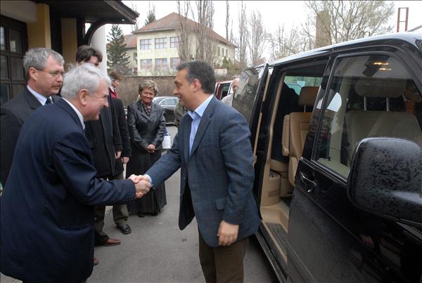 Orbán 2008-as látogatása (aki kezet fog vele:Kovács József)