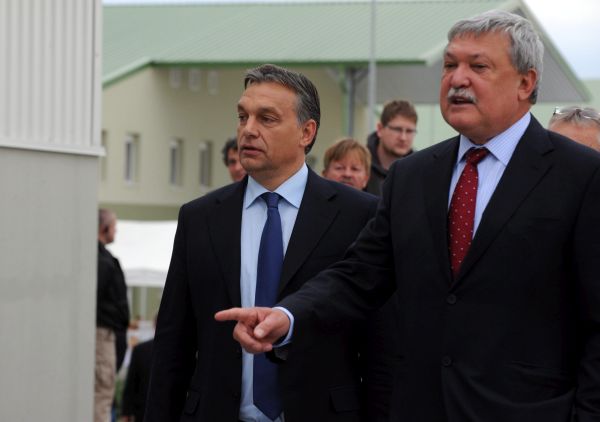 Orbán és Csányi a Bonafarm telepén