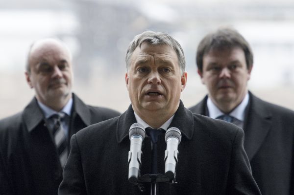 Középen Orbán, balra Fürjes, jobbra Lovas