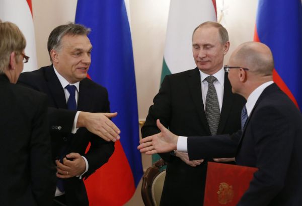  Szergej Kirijenko, a Roszatom elnöke kinyújta kezét