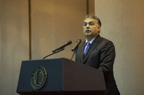 Orbán oktat Szöulban