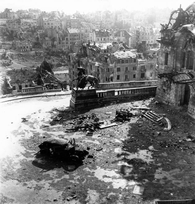 A lerombolt Lovarda, 1945