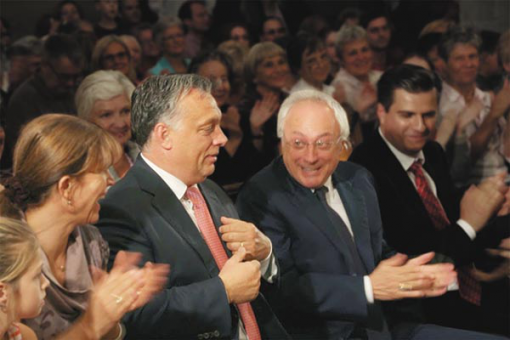 Orbán jobbján Nagy István, balján felesége (a kép nem ma készült)