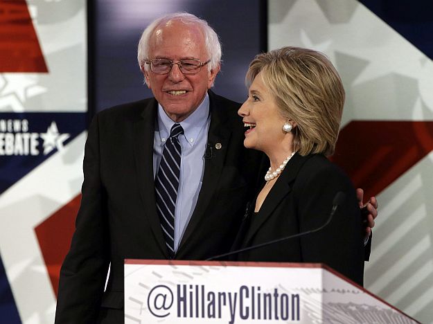 Sanders és Clinton a vitán
