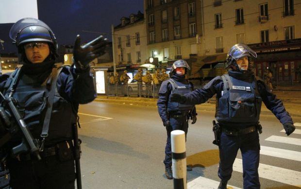 Rohamrendőrök Saint Denis-ben
