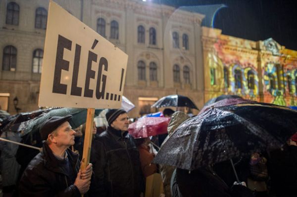 Tüntetés Pécsen