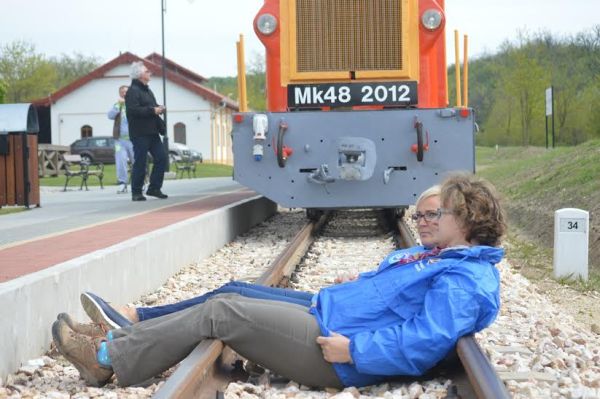 A vasúthoz közelebb Földi Judit, előtte Kovács Viktória
