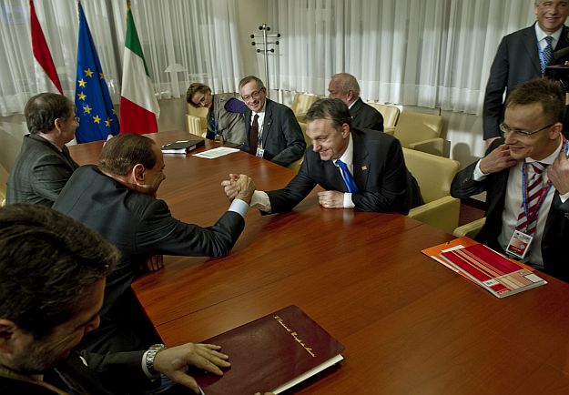 Berlusconi és Orbán: közvetlen kapcsolat
