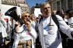 Horvátország: másfélezer orvos tüntetett