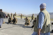 Szabad elvonulást ígérnek a tálibok az amerikaiakhoz csatlakozó civileknek 
