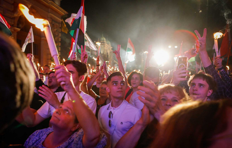 Medián: A Tisza Párt támogatóinak közel fele 40 év alatti