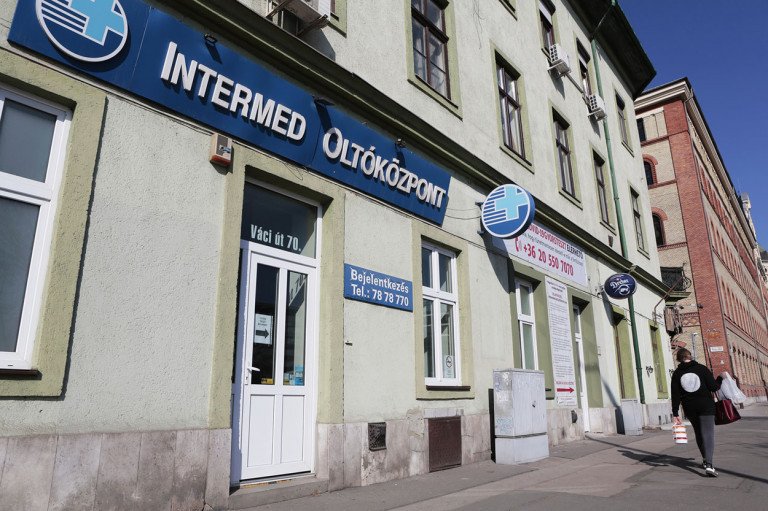 Vizsgálat indult a Nemzetközi Oltóközpont Kft. ellen