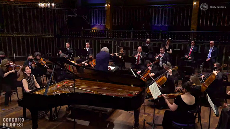 Mozarttal beoltva 