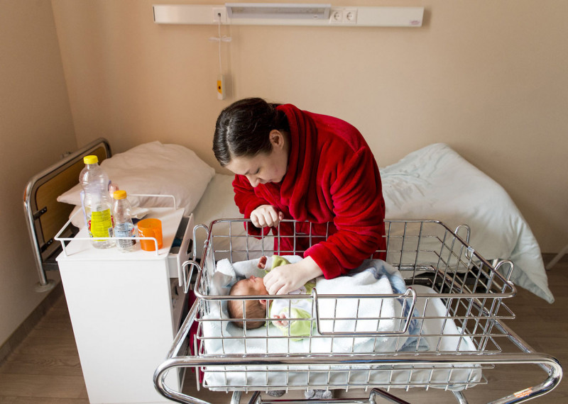 Átadták a győri kórház családbarát szülészetét