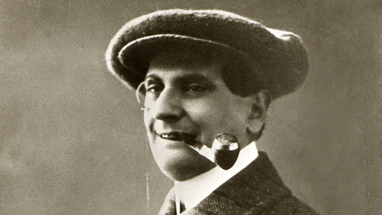 Bohém, díszsírhellyel  