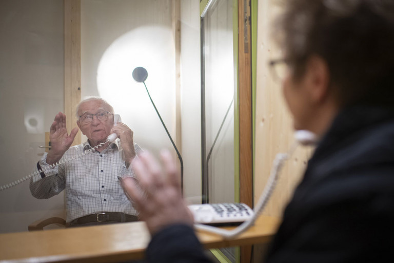 Nyugtalanság, agresszió, kiabálás - ezt okozza a demenciával élőknél a koronavírus-járvány