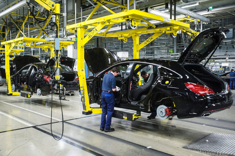 Sztrájkolnak a kecskeméti Mercedes-gyárban