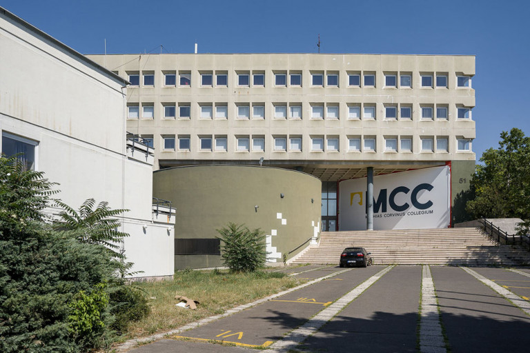 Helyi fideszesek kapnak zsíros állásokat az MCC vidéki központjaiban