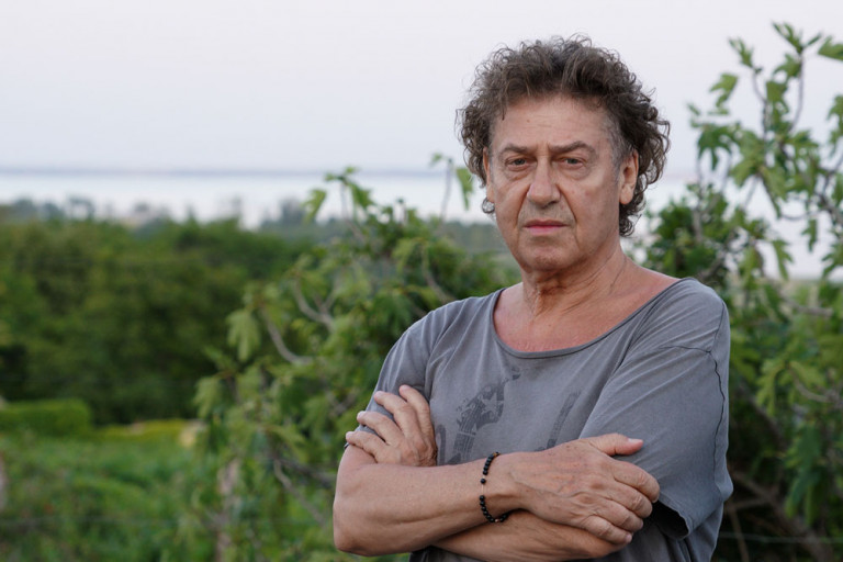 „Azt mondják, hogy szerintük ez a szürrealista világzene egyik csúcsa”